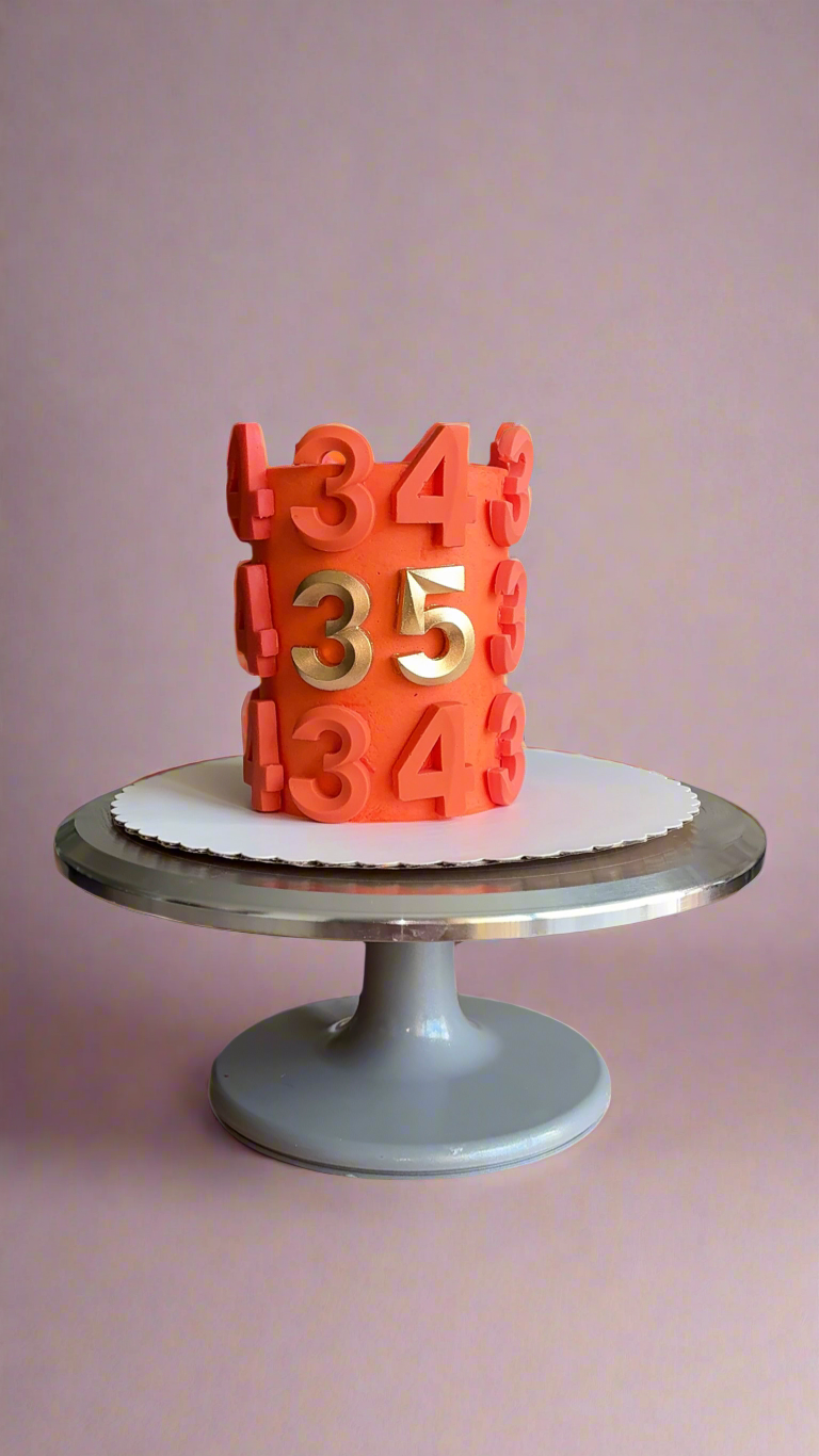 MINI LUXURY CAKE (Pick Up Only)