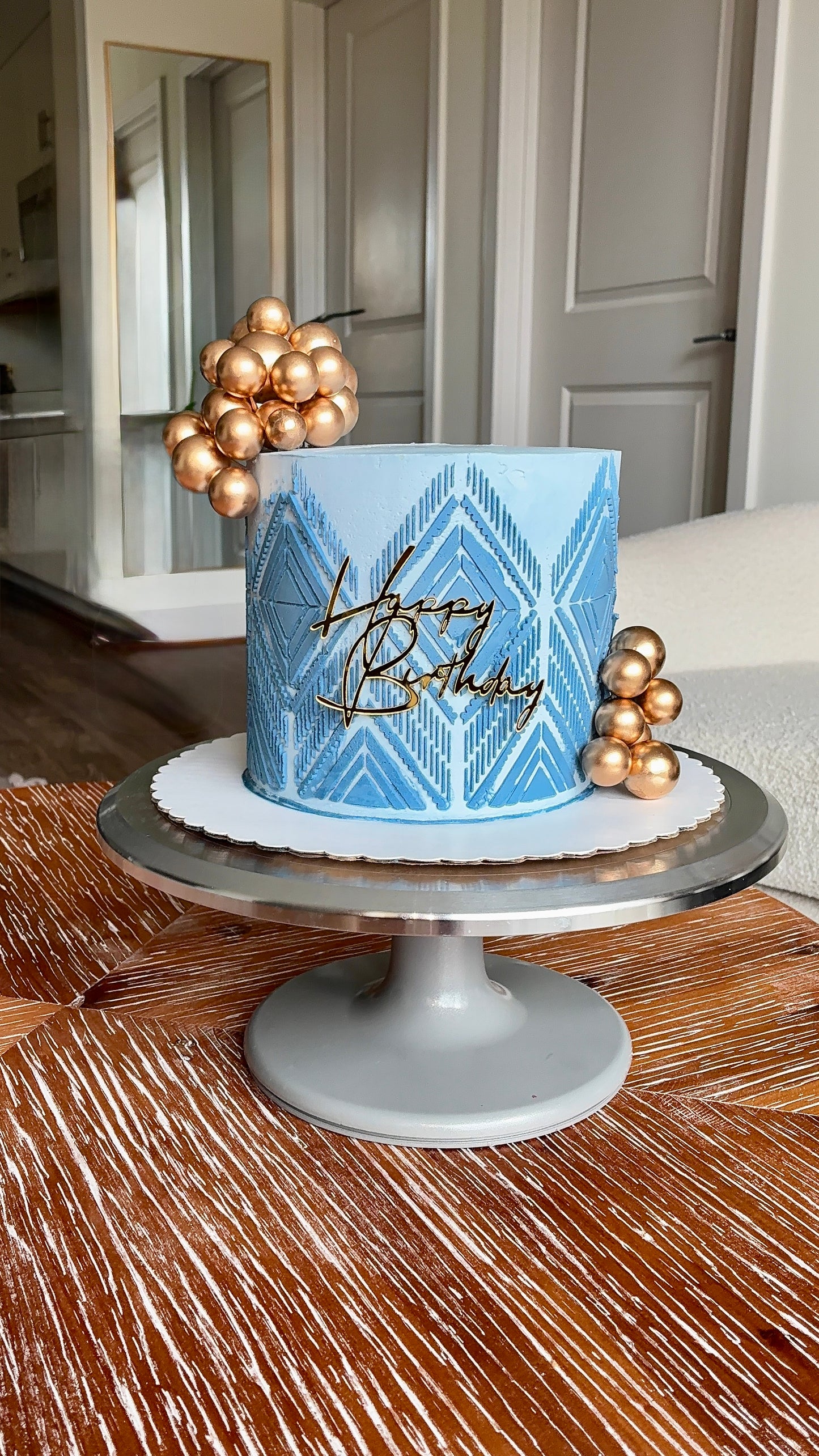 LUXURY CAKE (Pick Up Only)