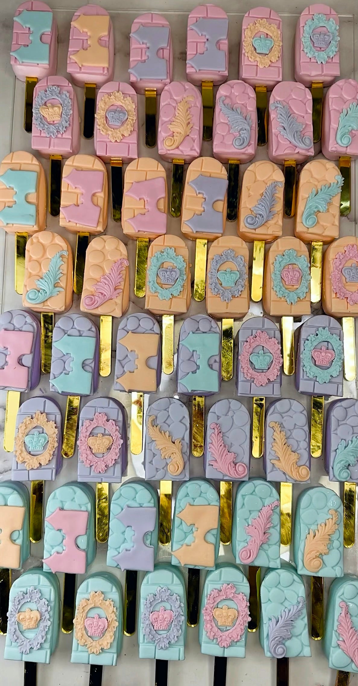 MINI CUSTOM LUXURY CAKESICLES (PER DOZEN)